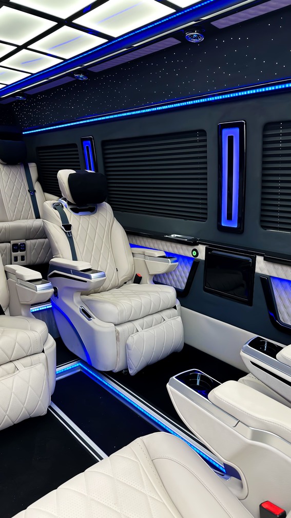 Аренда Sprinter с водителем в Киеве Микроавтобус на 8 мест