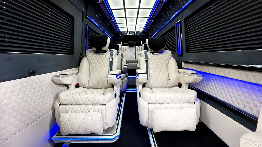 Аренда Sprinter с водителем в Киеве Микроавтобус на 8 мест
