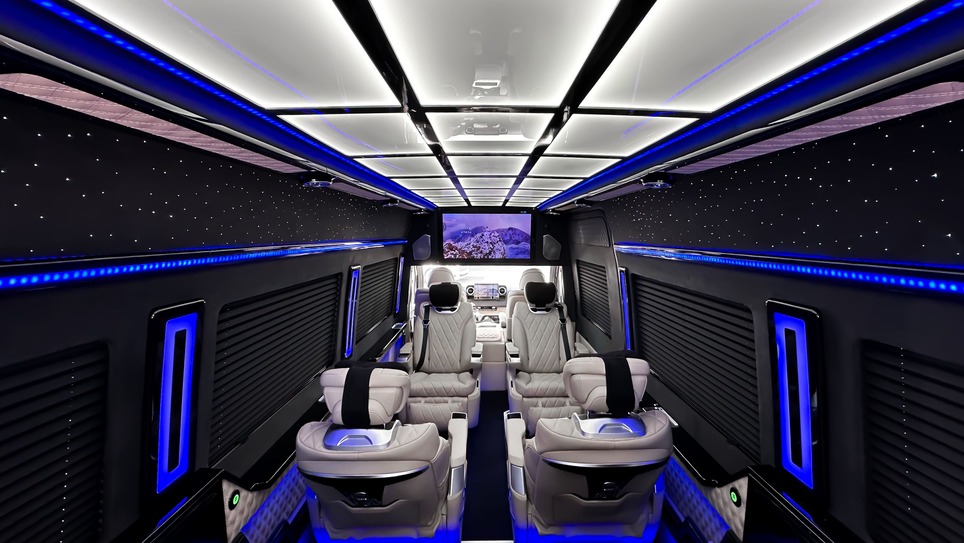 прокат Mercedes Sprinter з водієм у Києві Комфортний мікроавтобус на 8 місць 2025 року