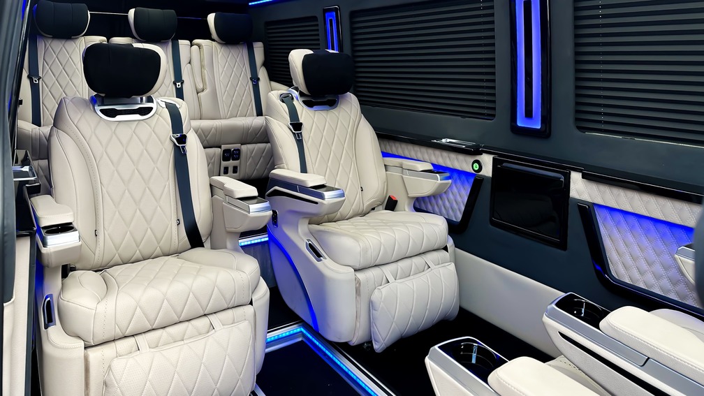 прокат Mercedes Sprinter з водієм у Києві Комфортний мікроавтобус на 8 місць 2025 року