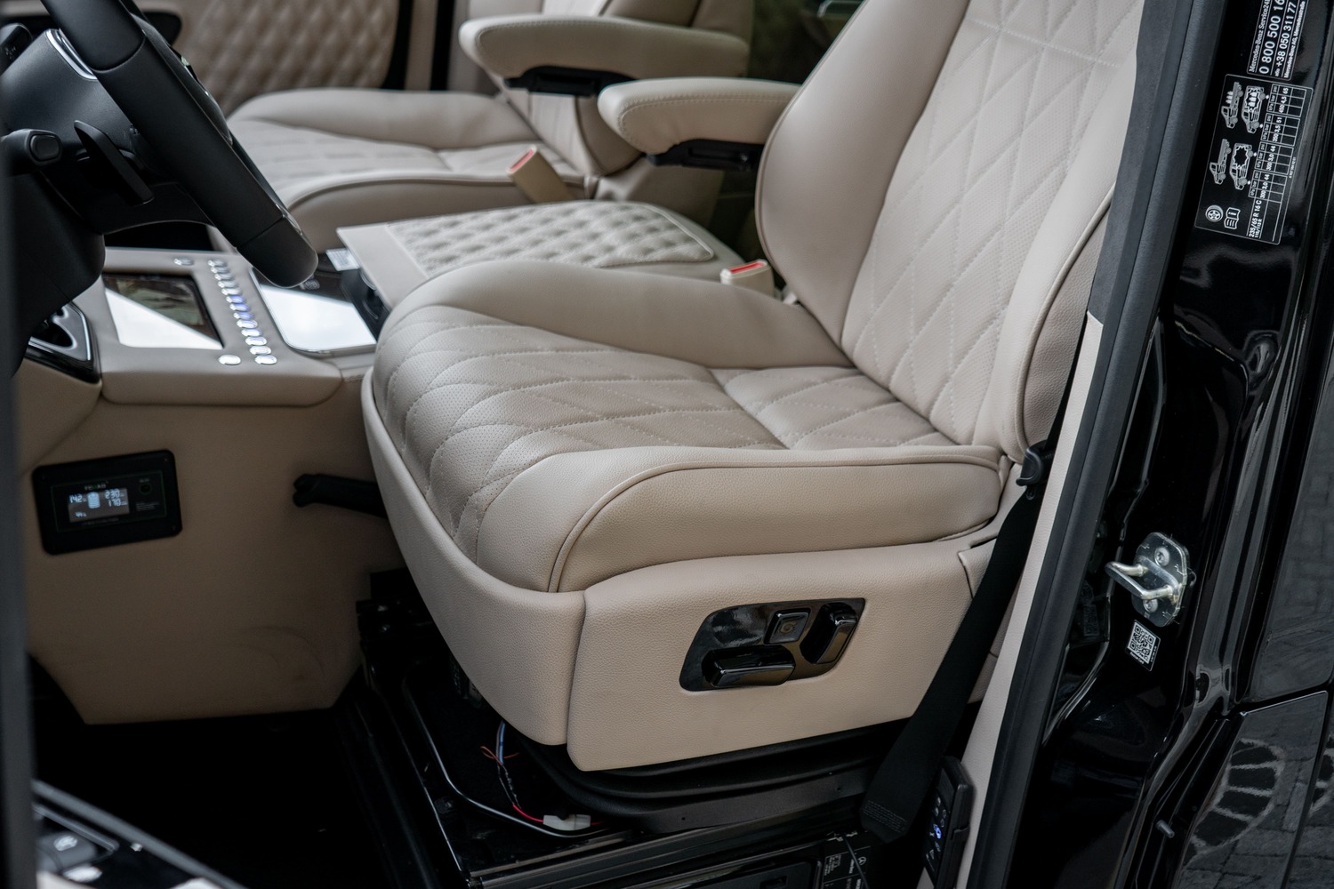 прокат Mercedes Sprinter з водієм у Києві Комфортний мікроавтобус на 8 місць 2025 року