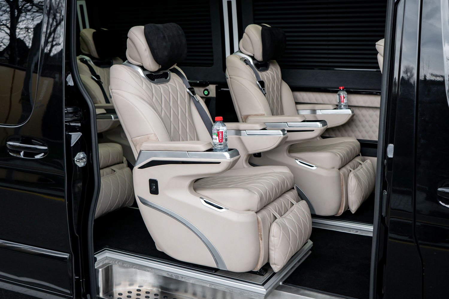 прокат Mercedes Sprinter з водієм у Києві Комфортний мікроавтобус на 8 місць 2025 року