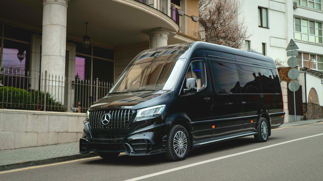 Аренда Sprinter с водителем в Киеве Микроавтобус на 8 мест