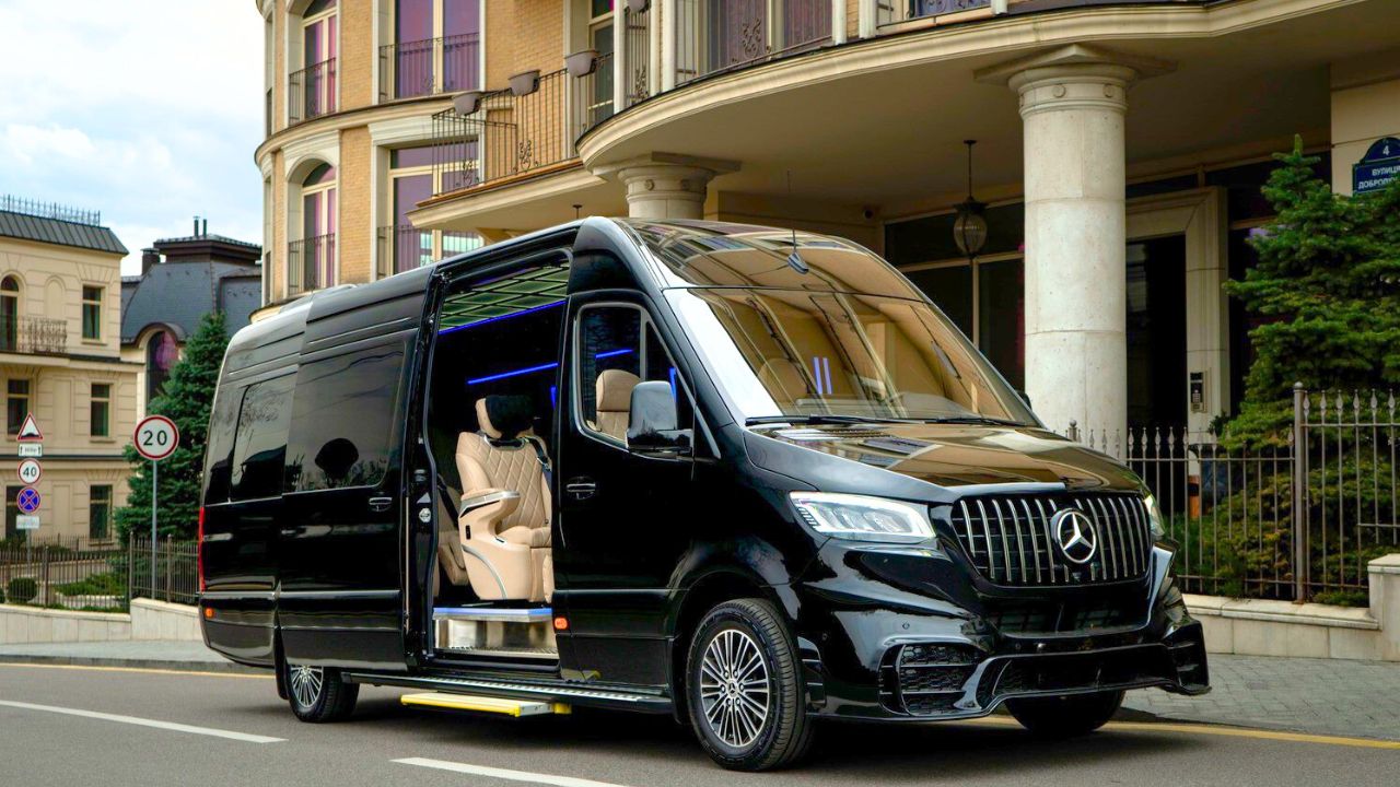прокат Mercedes Sprinter з водієм у Києві Комфортний мікроавтобус на 8 місць 2025 року