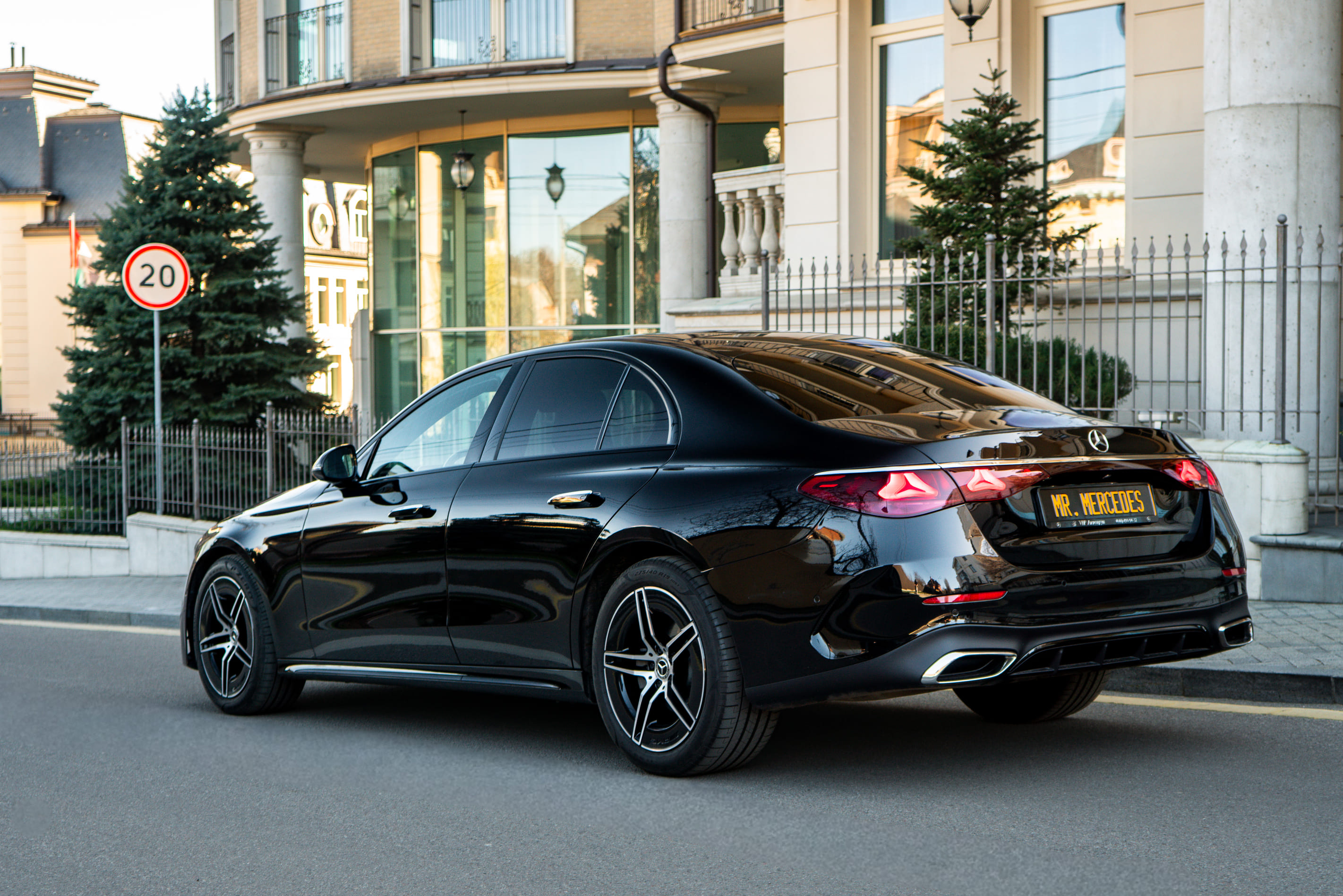 Аренда Mercedes-Benz E 200 W214